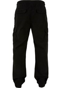 Pantalon cargo noir avec ceinture élastique, deux poches arrière à rabat et poches latérales à rabat, vu de dos.