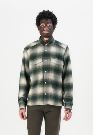 Groen en crèmekleurig geruite shirt met twee borstzakken, knoopsluiting en katoen stof. Gestyled met donkere broeken.