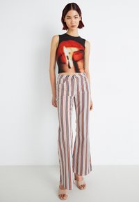 Jaded London SLINKY TANK FLAME LIPS - Top - black/red