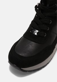 TOM TAILOR Höga sneakers - black