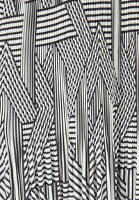 Damart VOILE IRRÉGULIER - Jupe plissée - noir blanc graphique