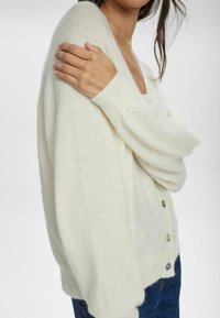 Nümph RIETTE V-NECK - Kardigan - cloud dancer