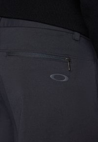Oakley TERRAIN SHORT - Sportiniai šortai - blackout