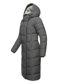 Siva, duga puffer jakna s kapuljačom. Ima kvadratni uzorak, bočne džepove sa zatvaračem i mekanu podstavu. Izrađena je od laganog, teksturiranog materijala.