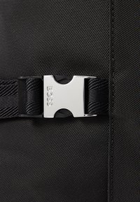 BOSS HIGHWAY SUIT BAG SET - Vrecko na pranie - black