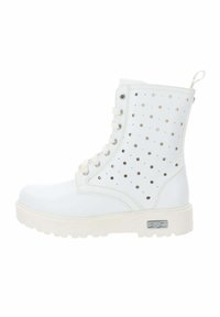 Botines blancos de tobillo fabricados con material sintético, con diseño perforado, punta redonda, suela texturizada y un lazo en el talón para facilitar su puesta.