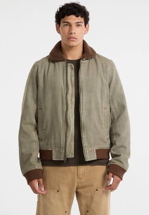 - Kurtka Bomber