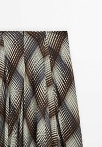 Jupe plissée avec un motif à carreaux abstrait en marron, noir et crème.
