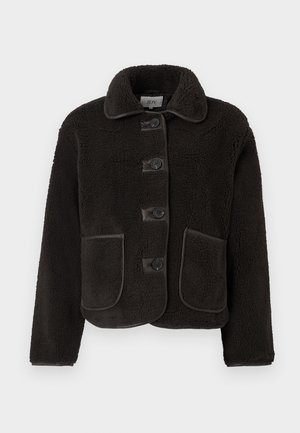 Veste en polaire noire avec un col rond, cinq boutons à l'avant et deux grandes poches à rabat ; bords supplémentaires en un matériau contrasté.