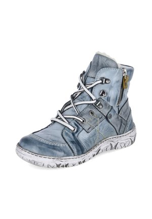 Zapatilla deportiva de cuero azul de caña alta con cordones blancos, cremallera lateral, suela blanca texturizada y detalles cosidos.