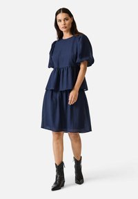 Noa Noa CAMILLANN - Falda plisada - navy blazer