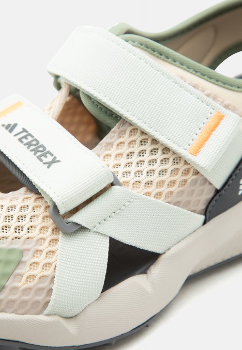 adidas HYDROTERRA UNISEX - Walking sandals - sand strata/alumina/tent green — foto 6