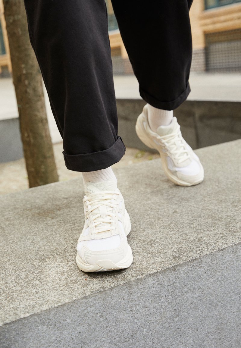 asics gel 1130 white