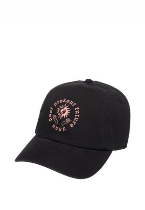Schwarze Baseballkappe mit pinker Stickerei einer Sonne, Händen und den Worten „past present future RVCA“ in einem kreisförmigen Design auf der Vorderseite.