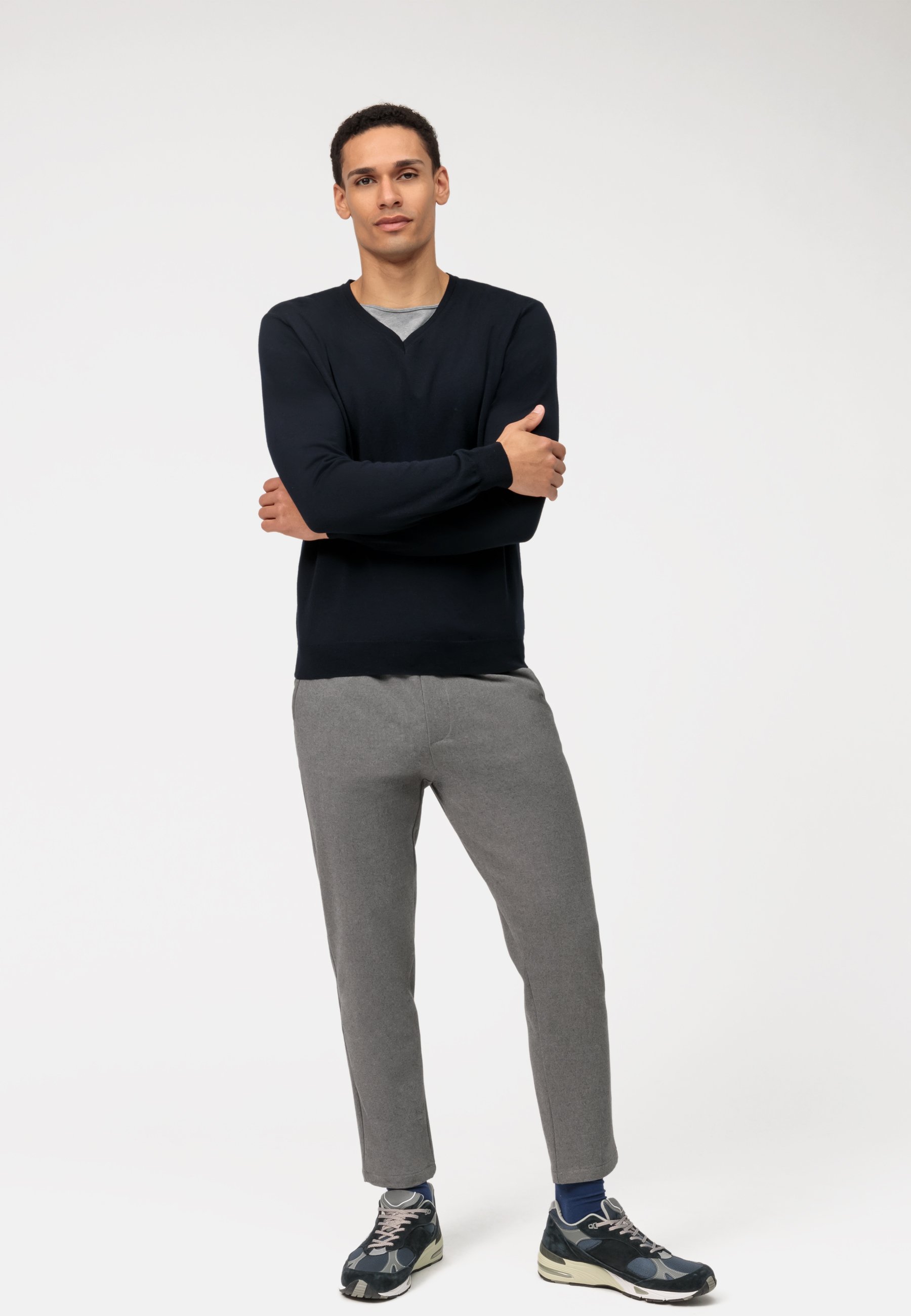 Dunkelblauer Pullover Schwarze Hose Nicki Pullover Für Damen (Blau)