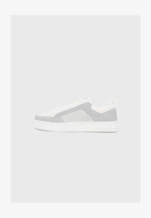 Armani Exchange, LONDON - Sneaker low - off white