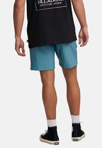 Billabong MIT ELASTISCHEM BUND - Short - glb