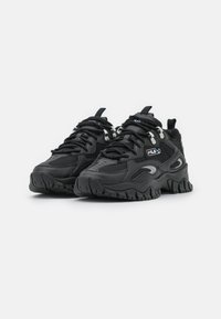 fila tracer trail