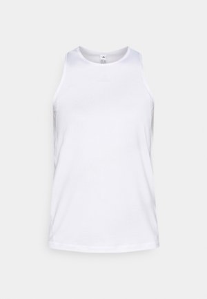 Débardeur de sport blanc en tissu texturé. Il présente un col rond et un design sans manches. Branding minimal à l'avant.