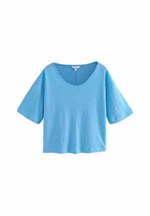 T-shirt kratkih rukava, svijetloplave boje. Izrađen od mekog materijala, ima izrez s udubljenjem i opušteni kroj. Jednostavan, bez grafika ili uzoraka.