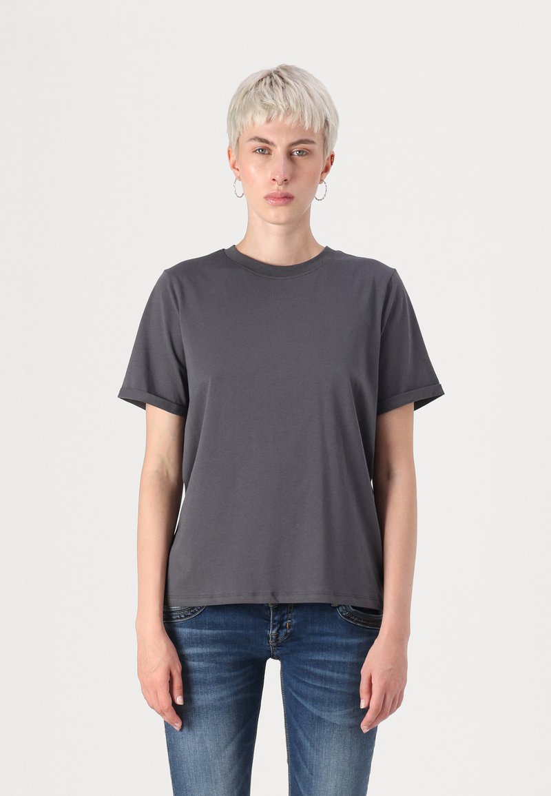 Pieces PCRIA FOLD UP SOLID TEE - T-shirts - magnet