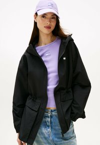 Tommy Jeans BADGE WATER REPELLENT - Cortaviento - black