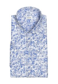 Camicia bianca con motivi floreali e geometrici blu; presenta un colletto classico e chiusura con bottoni; realizzata in tessuto leggero.