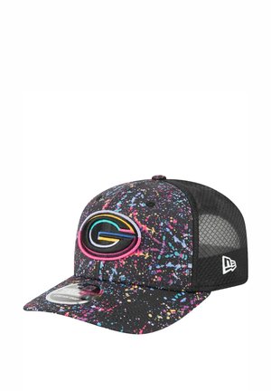 Casquette noire avec un motif éclaboussé coloré, dotée d'un logo en relief brodé. Panneau arrière en maille et design de visière courbée.