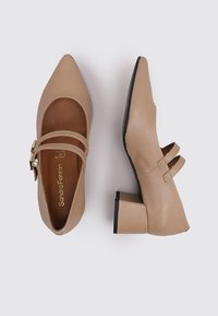 Sandra Fontán Bailarinas con hebilla - beige