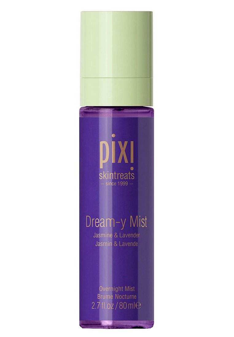 Bottiglia di plastica viola con un tappo verde, etichettata "pixi skintreats Dream-y Mist." Contiene 80 ml di nebulizzatore al gelsomino e alla lavanda.