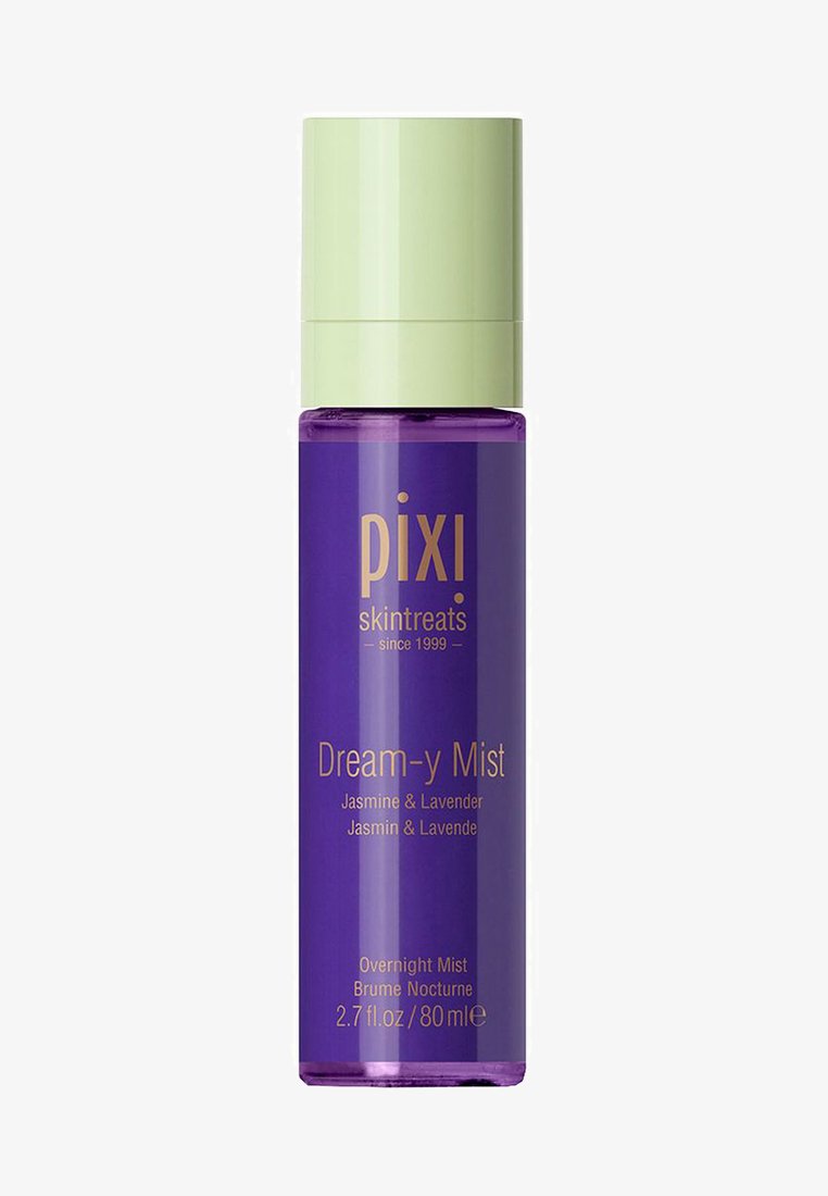Bottiglia di plastica viola con un tappo verde, etichettata "pixi skintreats Dream-y Mist." Contiene 80 ml di nebulizzatore al gelsomino e alla lavanda.