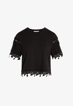 T-shirt noir à manches courtes avec un col rond. Présente des bordures en dentelle florale sur les manches et l'ourlet, ajoutant texture et détail. Tissu doux.