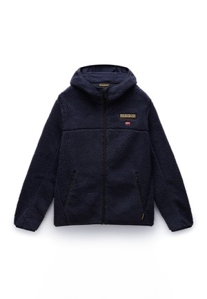 Giacca in pile blu navy con zip e cappuccio, due tasche con zip, toppa con logo Napapijri e dettaglio della bandiera norvegese sul petto.