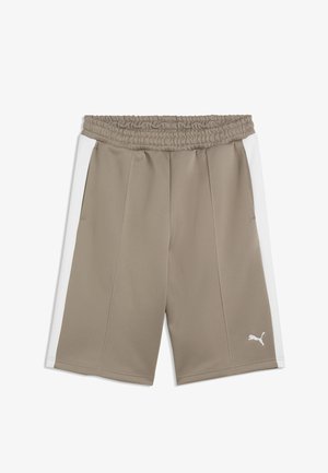Béžové športové šortky s bielymi bočnými pruhmi, elastickým pásom a malým bielym logom Puma blízko dolného okraja na ľavej nohe.