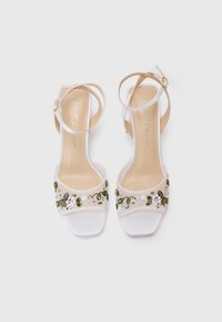 Sandali Con Tacco Betsey Johnson Kirra Color Avorio – Eleganti Con Decorazioni Floreali, Numero 41 EU