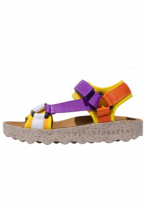 Open-toesandaal met verstelbare paarse, oranje, witte en gele banden en een beige gevlekte zool met "Asportuguesas"-branding.