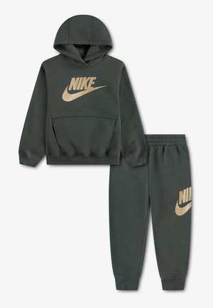 Nike Sportswear, CLUB UNISEX SET - Анцуг - green/gold-colored