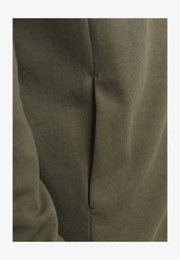 Δεν επιλέχθηκε, dusty olive
