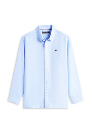 Jasnoniebieska koszula na długi rękaw z kołnierzykiem na guziki i małym haftowanym logo na piersi.