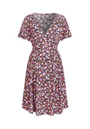 Sukienka w kwiatowy wzór z krótkimi, falującymi rękawkami, dekoltem w serek, talią podkreśloną paskiem i spódnicą sięgającą kolan. Ma czarne tło z kolorowymi kwiatami.