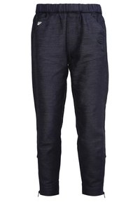 Granatowe spodnie sportowe z teksturowanej tkaniny, elastycznym pasem, bocznymi kieszeniami i zamkami błyskawicznymi na kostkach. Zawierają logo na biodrze.