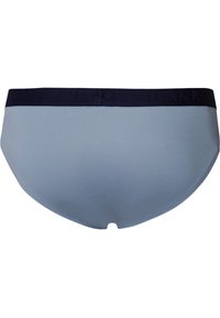 Slip in cotone azzurro chiaro da uomo con una morbida vita elastica blu navy su cui è inciso in modo discreto il nome del marchio "Hanro".