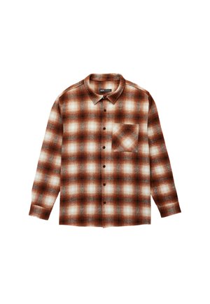 Chemise en flanelle à carreaux marron et blanc avec des manches longues, un col classique, une poche avant et des boutons. Texture douce avec une coupe décontractée.