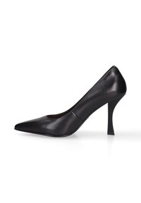 Décolleté nera in pelle con tacco alto, punta affusolata e silhouette elegante. Presenta un tacco stiletto affusolato e una texture liscia.
