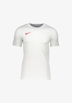 T-shirt de sport blanc à manches courtes avec col rond et logo rouge Nike Swoosh sur le côté droit de la poitrine.
