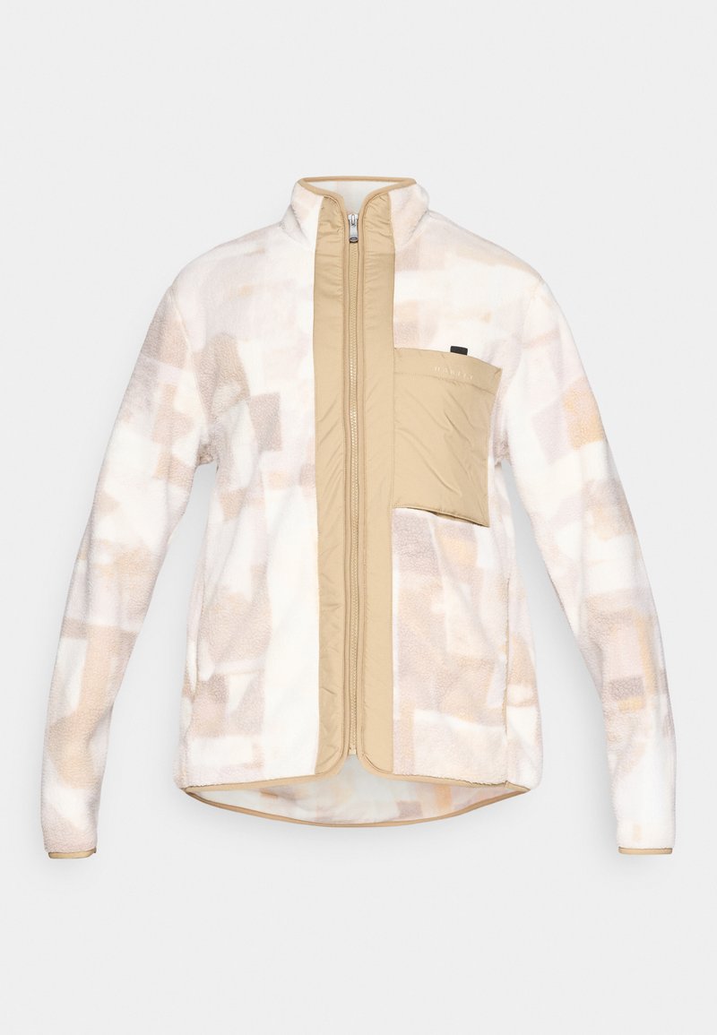 Fleecejakke i blød creme med abstrakte brune mønstre, frontlynlås og en beige panel med en lomme på venstre bryst. Flad krave design.