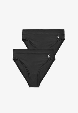 Kaksi mustaa puuvillapikkuhousua, joissa on matala vyötärö ja pieni valkoinen kirjailtu logo vasemmassa lonkassa, esillä valkoisella taustalla.