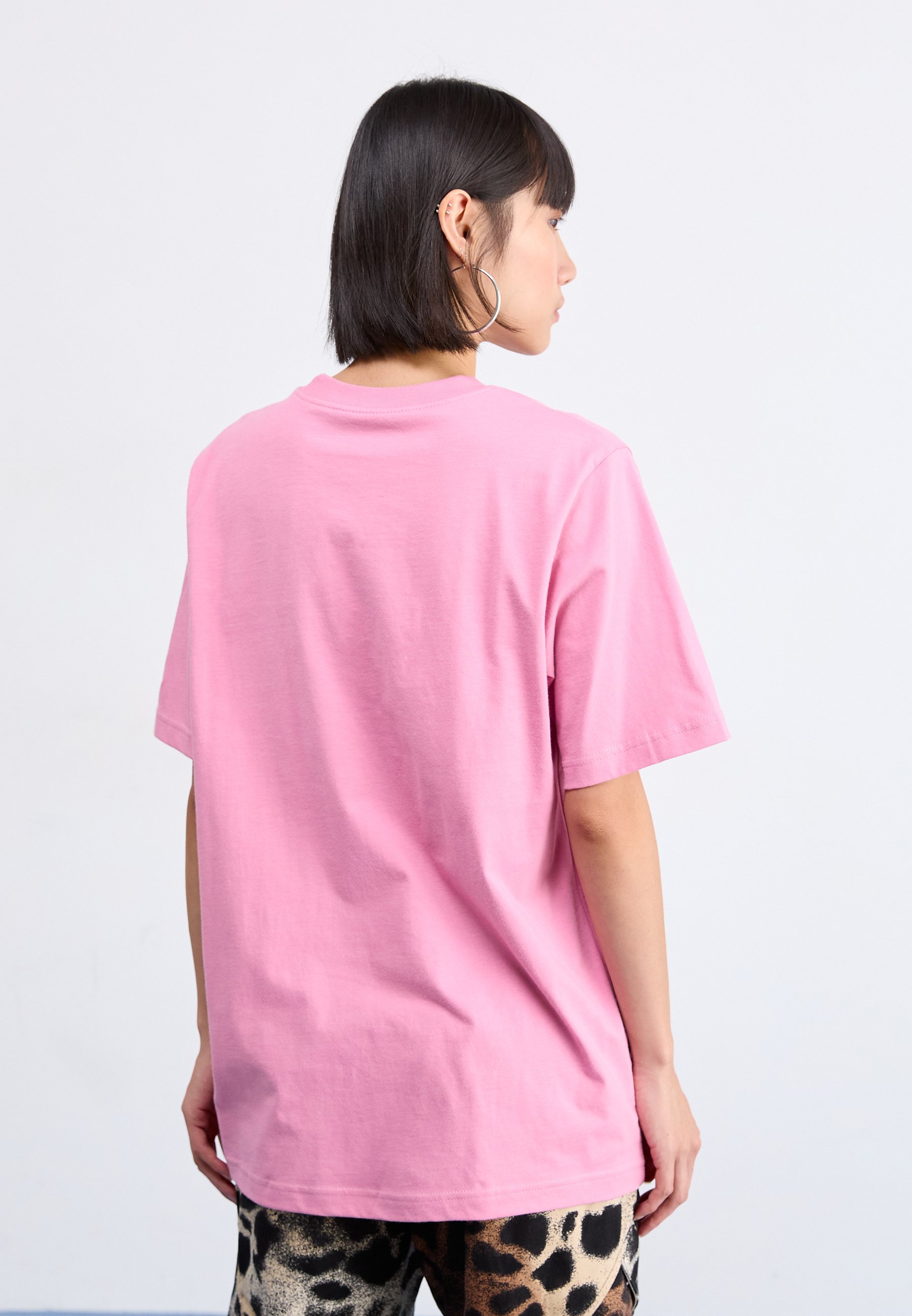 売れ筋商品|||ナイキ Tシャツ レディース トップス Basic T-shirt - elemental pink Nike Sportswear TEE - Basic T-shirt - elemental pink/light