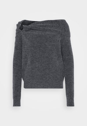 Pull gris en tricot avec un design dénudé sur les épaules, des manches longues et une surface texturée. Détail en torsion unique au niveau de l'encolure.