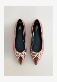 Unausgewählt, bronze